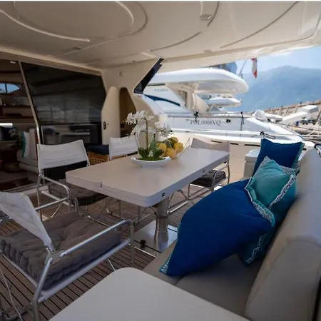 Botel Jumpy Luxury Yacht