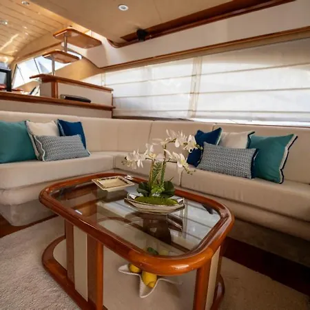 Jumpy Luxury Yacht 보트호텔 *